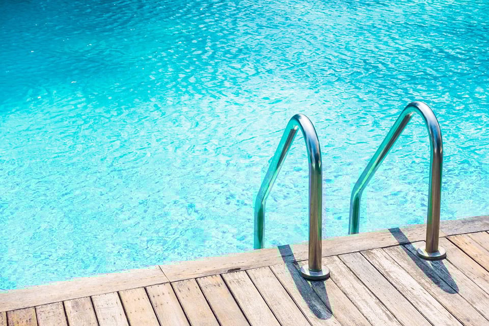 How to Choose and Maintain a Swimming Pool Filtration System
